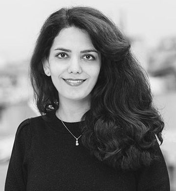 Portrait de Maître Hajar MALEKIAN, avocat à Paris, droit des étrangers, commercial et numérique.